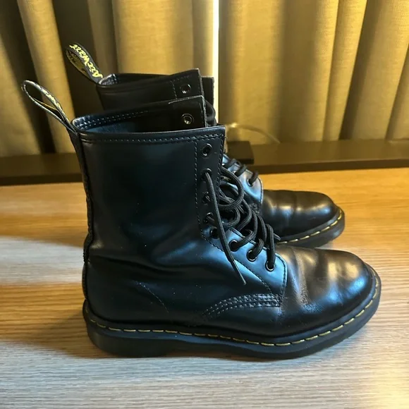 Dr. Martens | Shoes | Doc Martens women’s smooth leather lace up boots size 8 - Picture 2 of 9